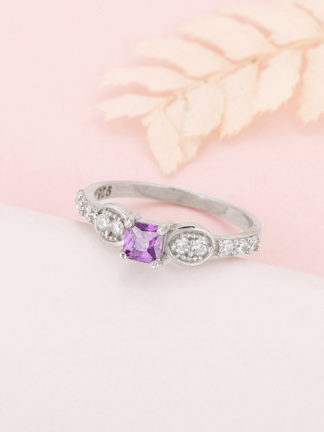

GIVA Rhodium-Plated 925 Sterling Silver Stone-Studded Finger Ring