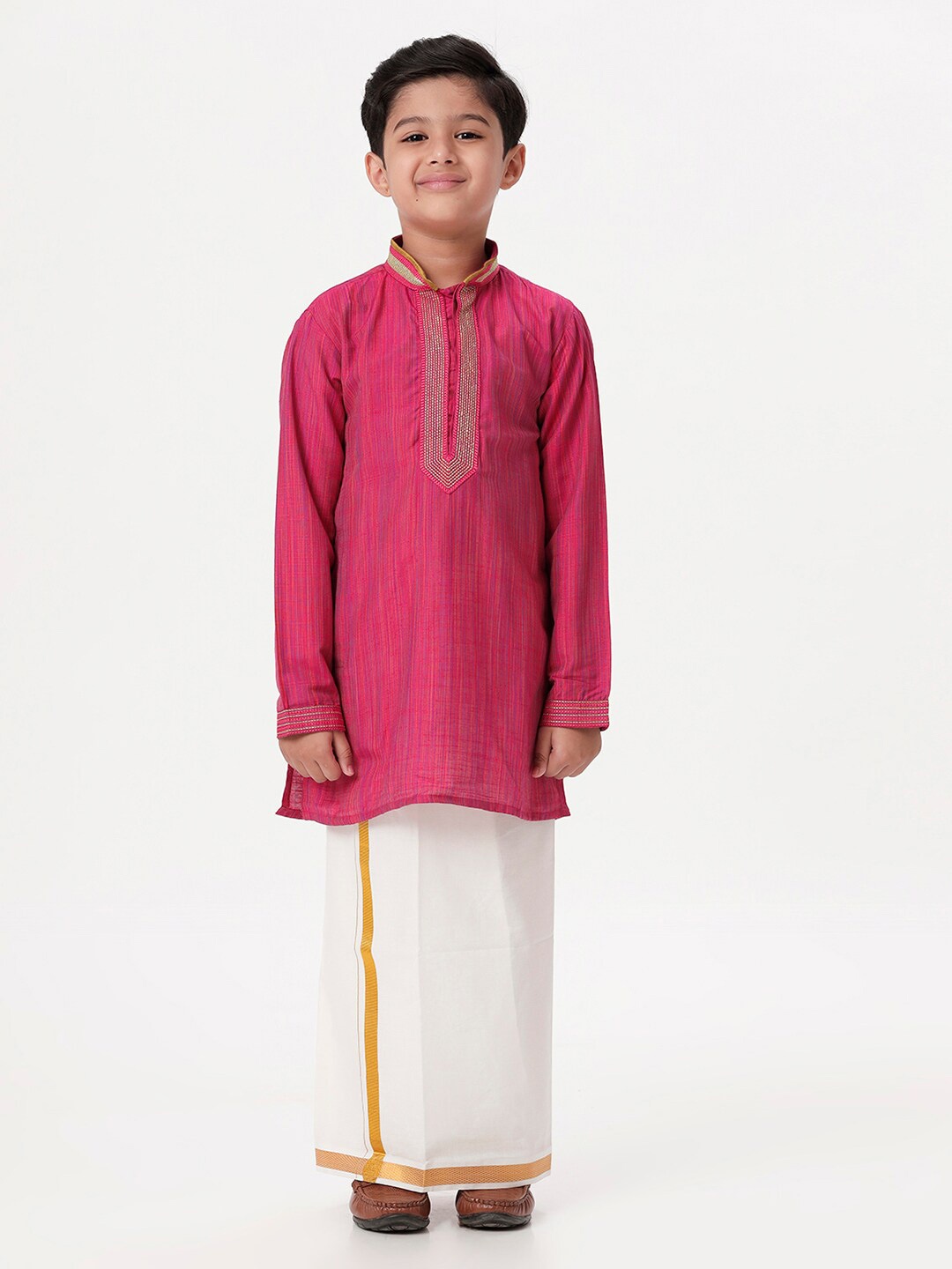 

Ramraj Boys Mandarin Collar Straight Kurta With Veshti, Pink