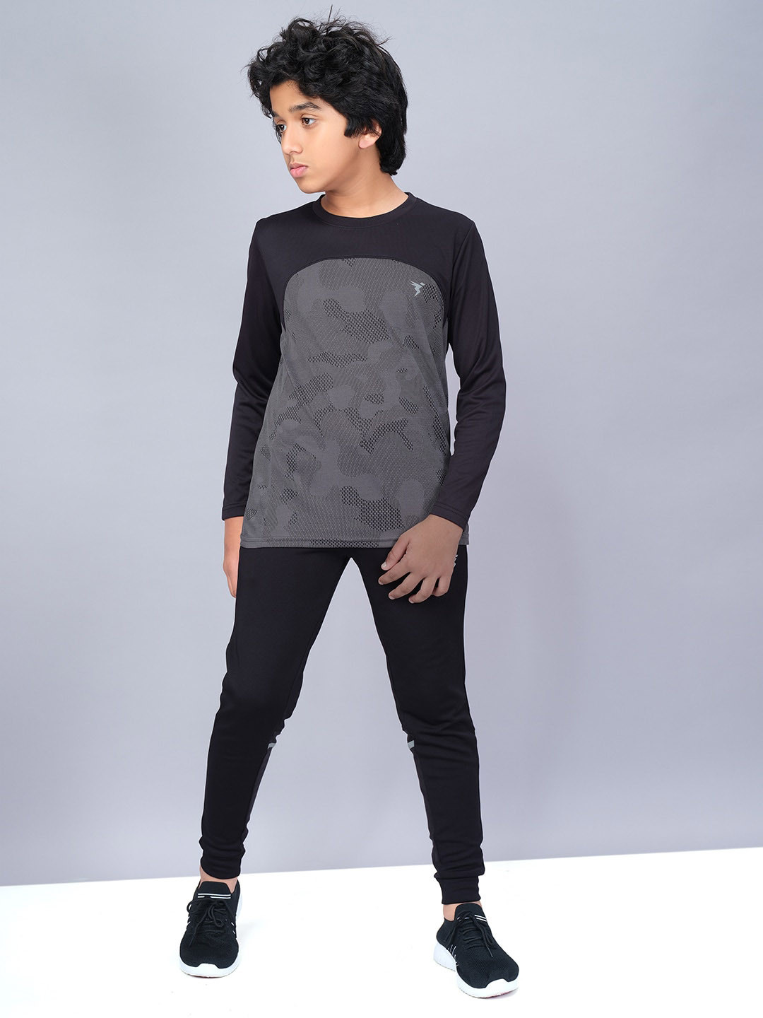 

Technosport Boys Abstract Printed Antimicrobial Slim Fit Sports T-shirt, Charcoal