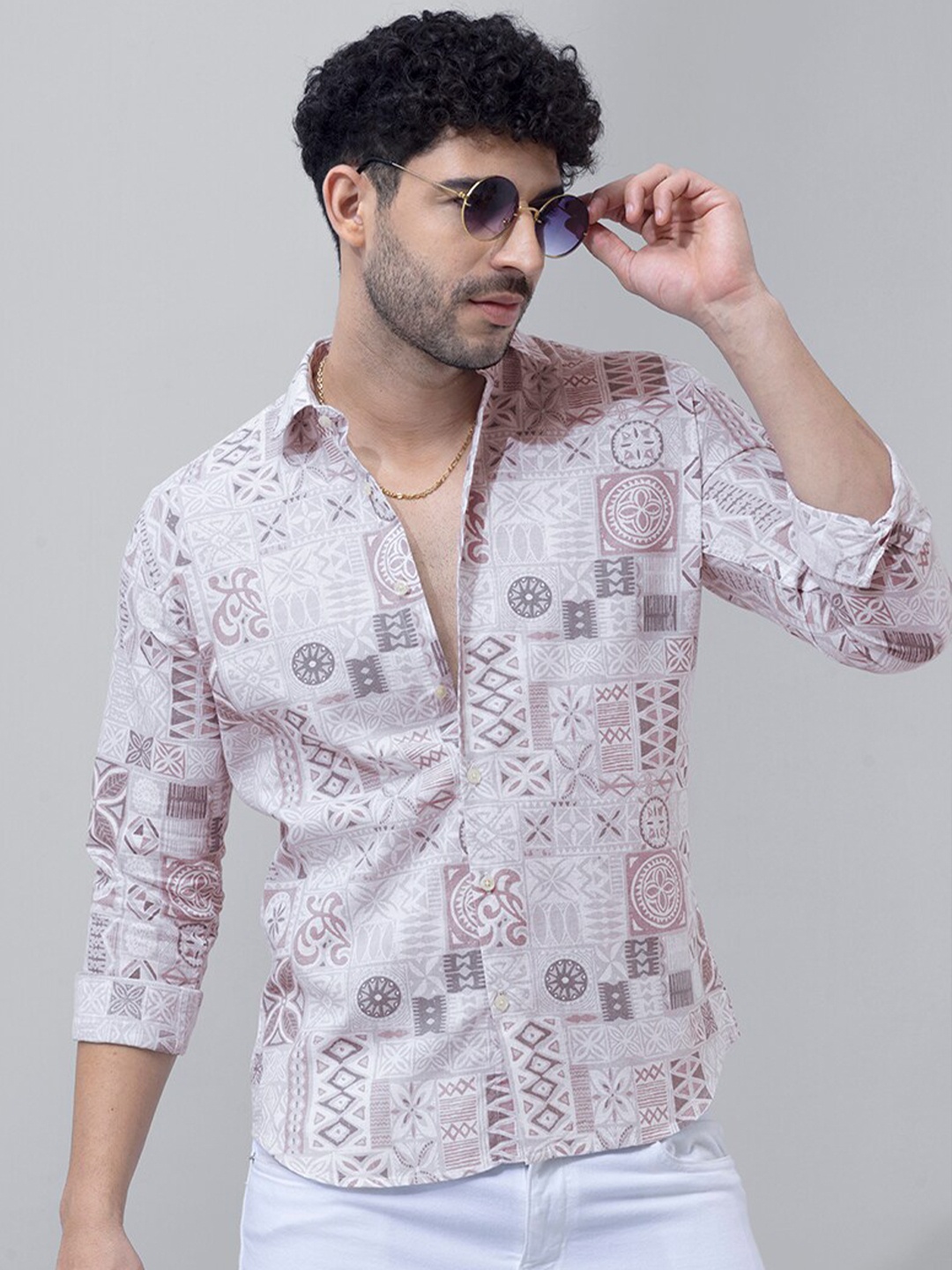 

Snitch Grey & Peach-Coloured Ethnic Motifs Printed Classic Slim Fit Cotton Casual Shirt