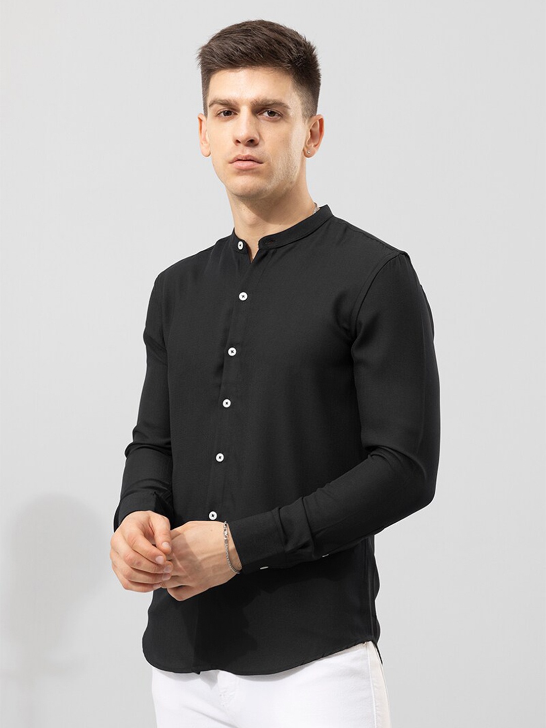 

Snitch Black Classic Slim Fit Opaque Cotton Casual Shirt