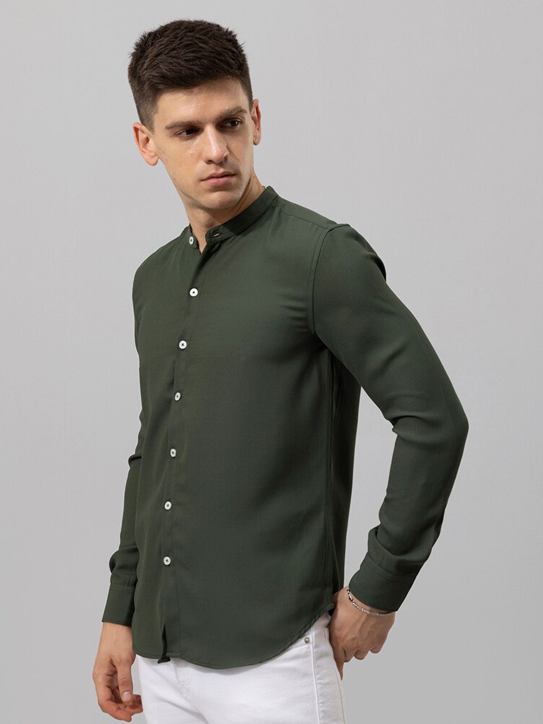

Snitch Green Classic Slim Fit Opaque Cotton Casual Shirt
