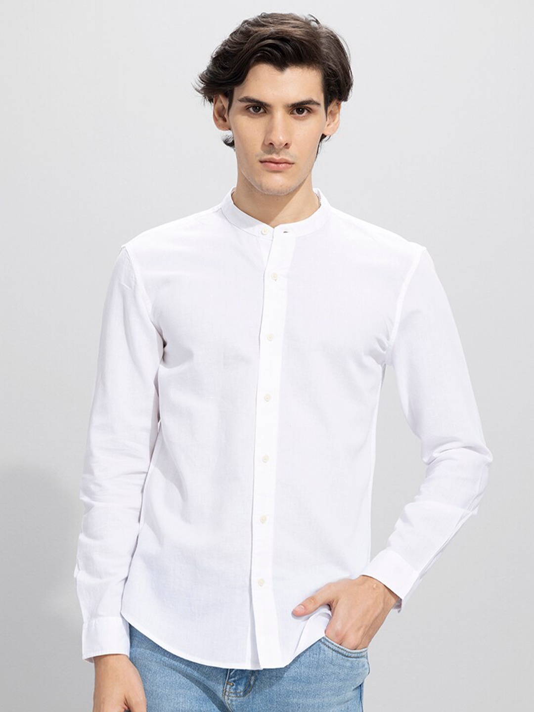 

Snitch White Classic Slim Fit Opaque Linen Casual Shirt