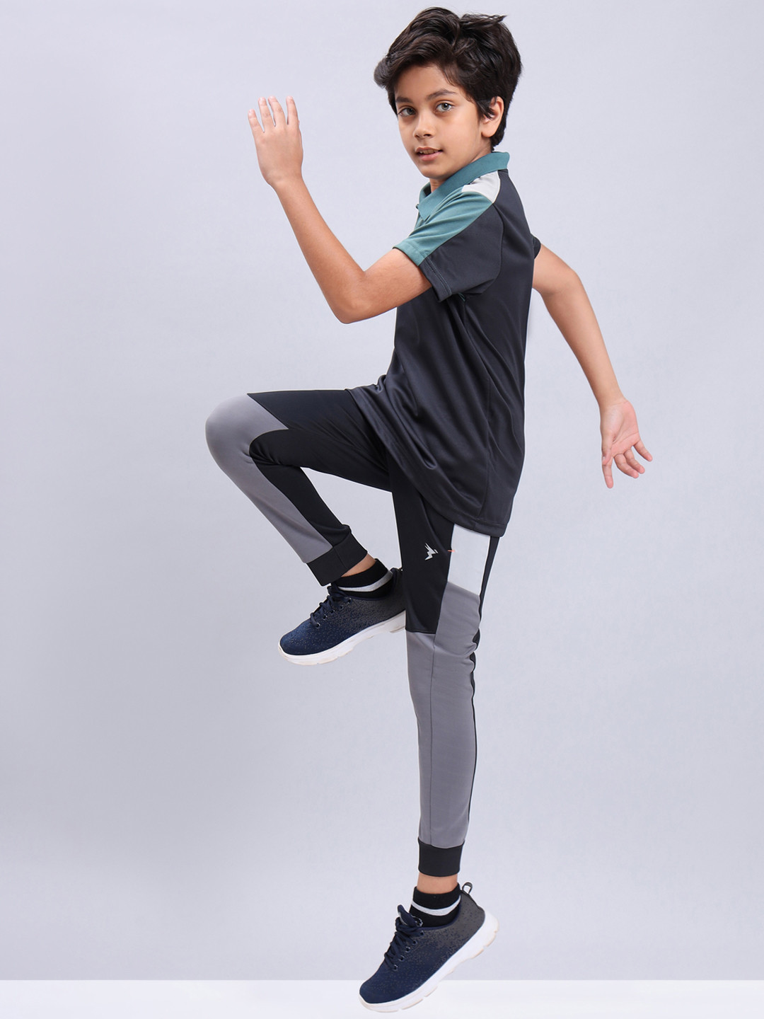 

Technosport Boys Colourblocked Mid-Rise Joggers, Black