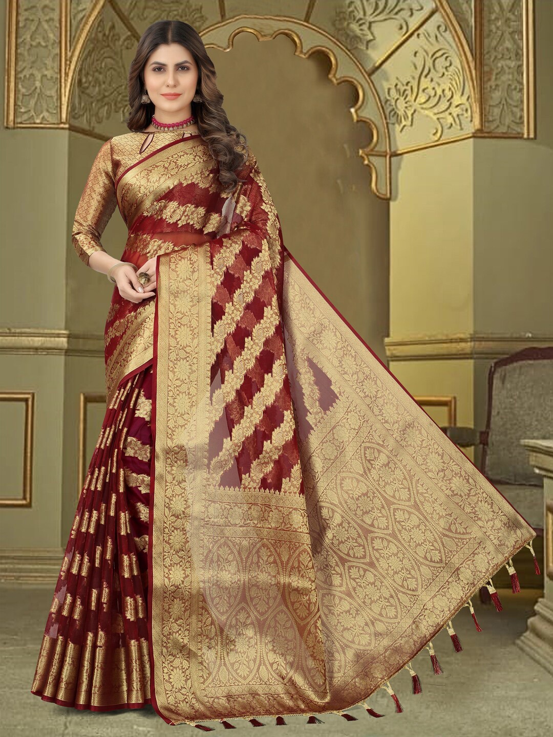 

PERFECT WEAR Floral Woven Design Zari Organza Banarasi Saree, Maroon