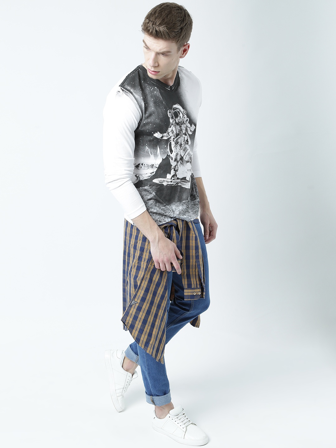 

Huetrap Men White Printed V-Neck T-shirt
