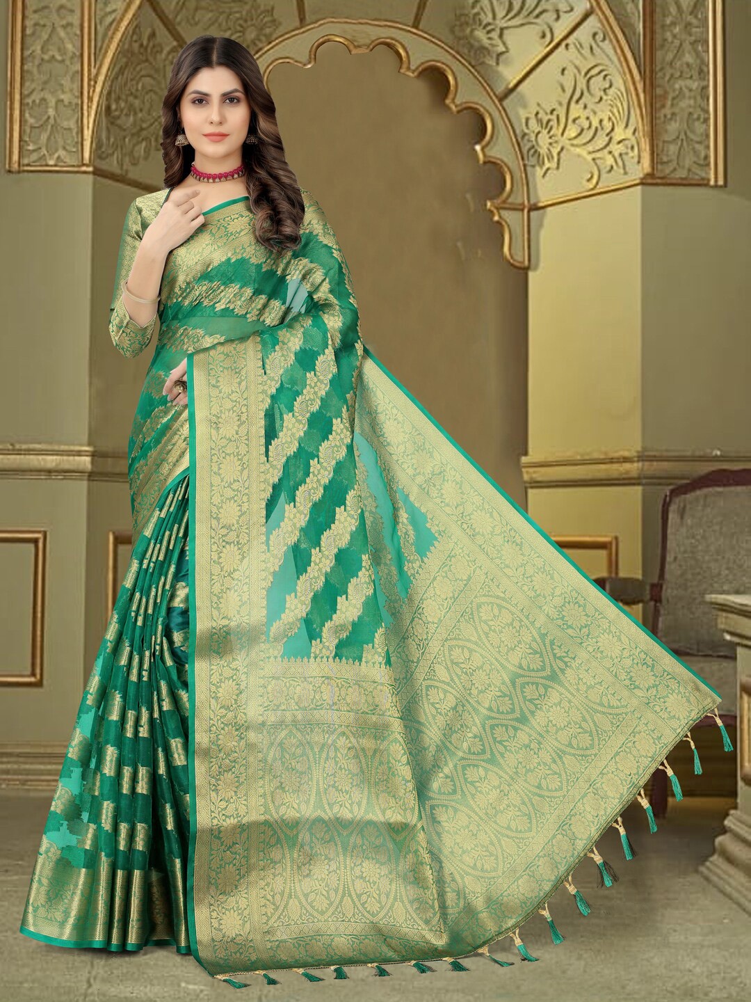 

PERFECT WEAR Floral Woven Design Zari Organza Banarasi Saree, Green