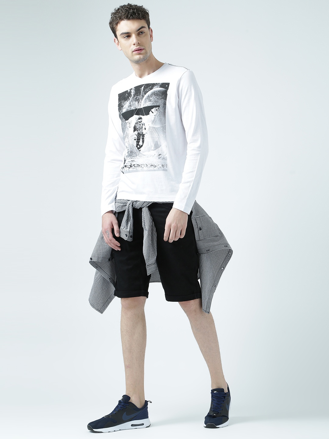 

Huetrap Men White Printed V-Neck T-shirt
