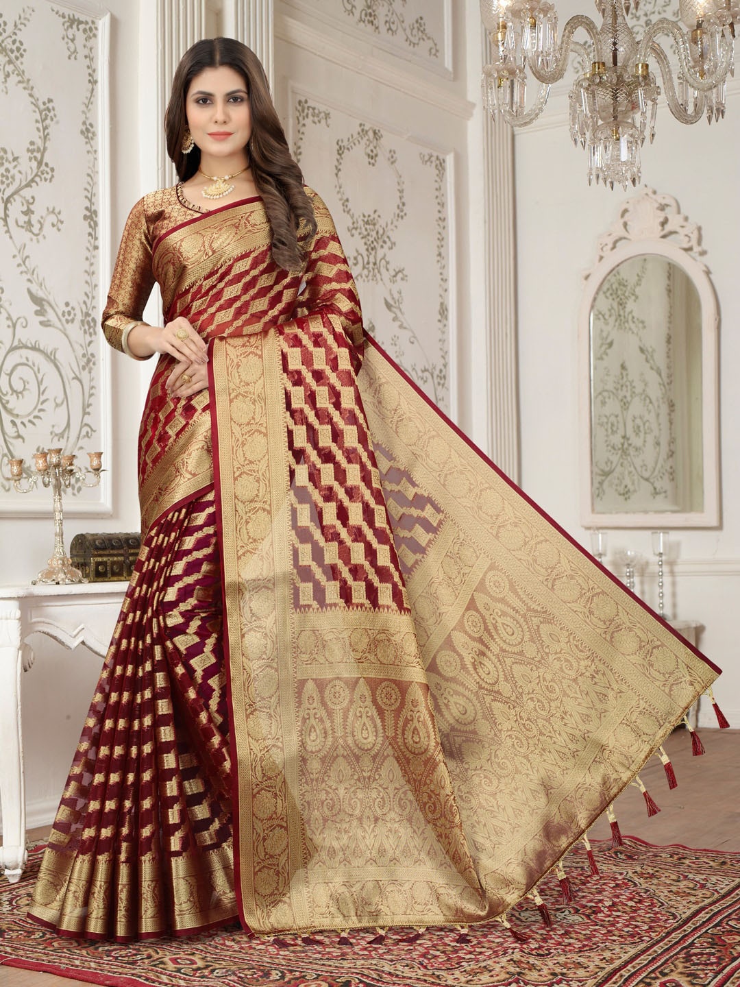 

PERFECT WEAR Floral Woven Design Zari Organza Banarasi Saree, Maroon