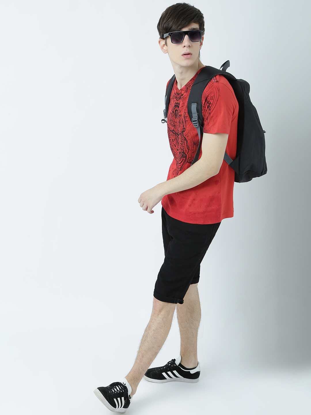

Huetrap Men Red Printed V-Neck T-shirt