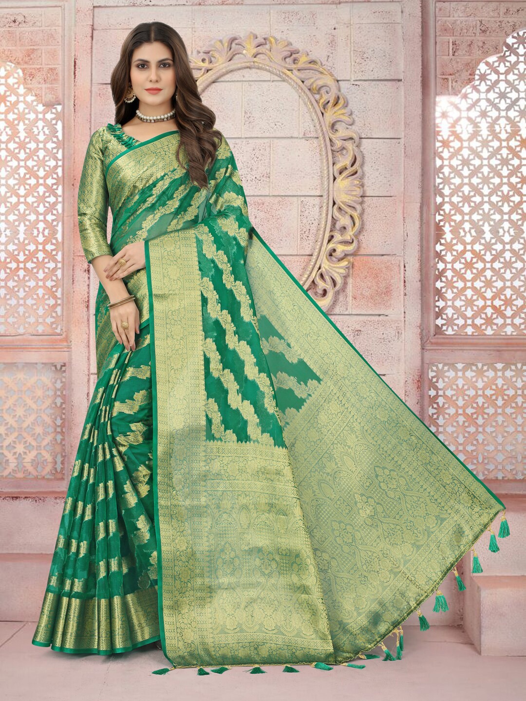 

PERFECT WEAR Ethnic Motifs Woven Design Zari Organza Banarasi Saree, Green