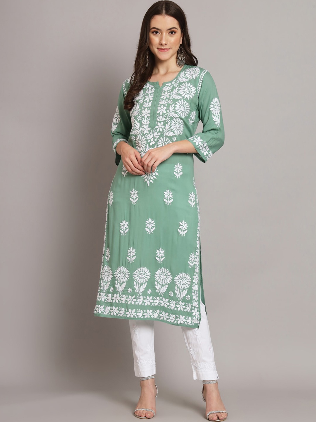 

PARAMOUNT CHIKAN Ethnic Motifs Embroidered Chikankari Kurta, Green