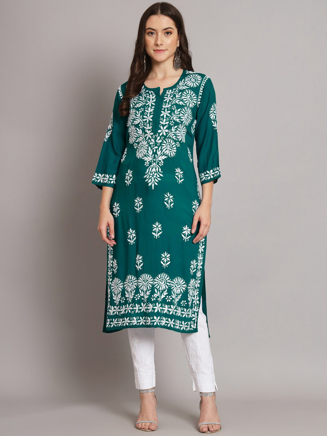 

PARAMOUNT CHIKAN Ethnic Motifs Embroidered Chikankari Kurta, Green