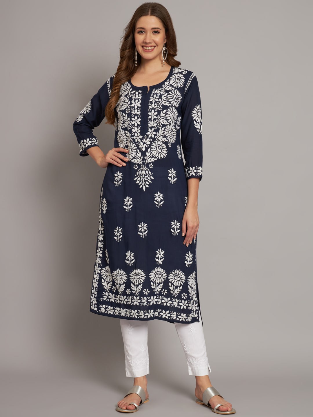

PARAMOUNT CHIKAN Ethnic Motifs Chikankari Embroidered Kurta, Navy blue