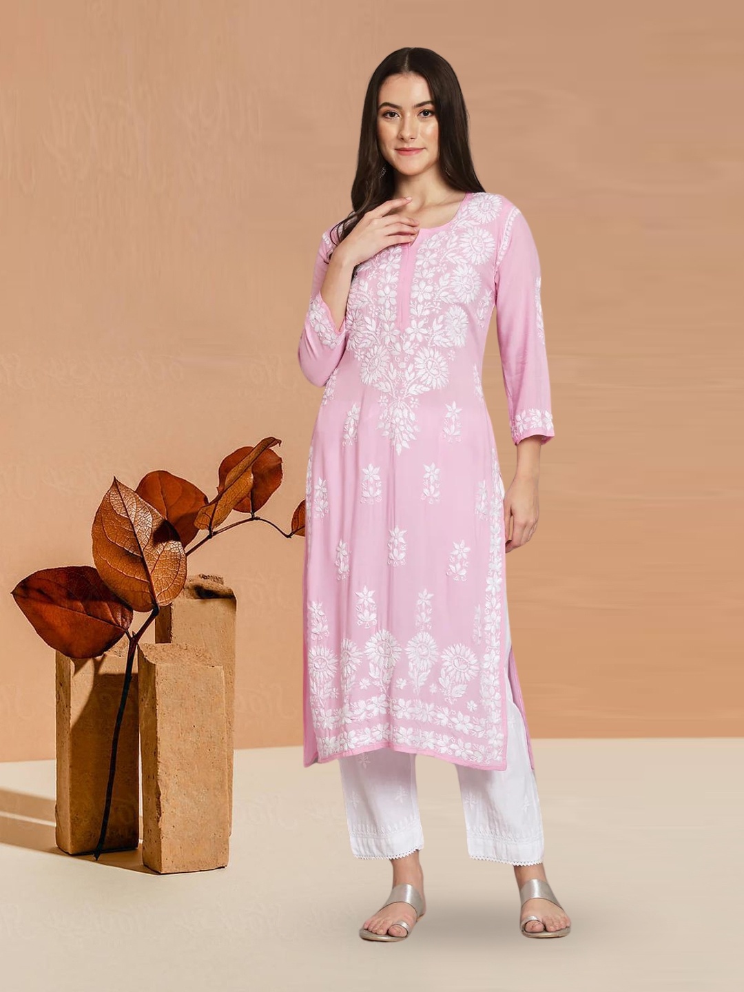 

PARAMOUNT CHIKAN Women Embroidered Lucknowi Chikankari Modal Kurta, Pink