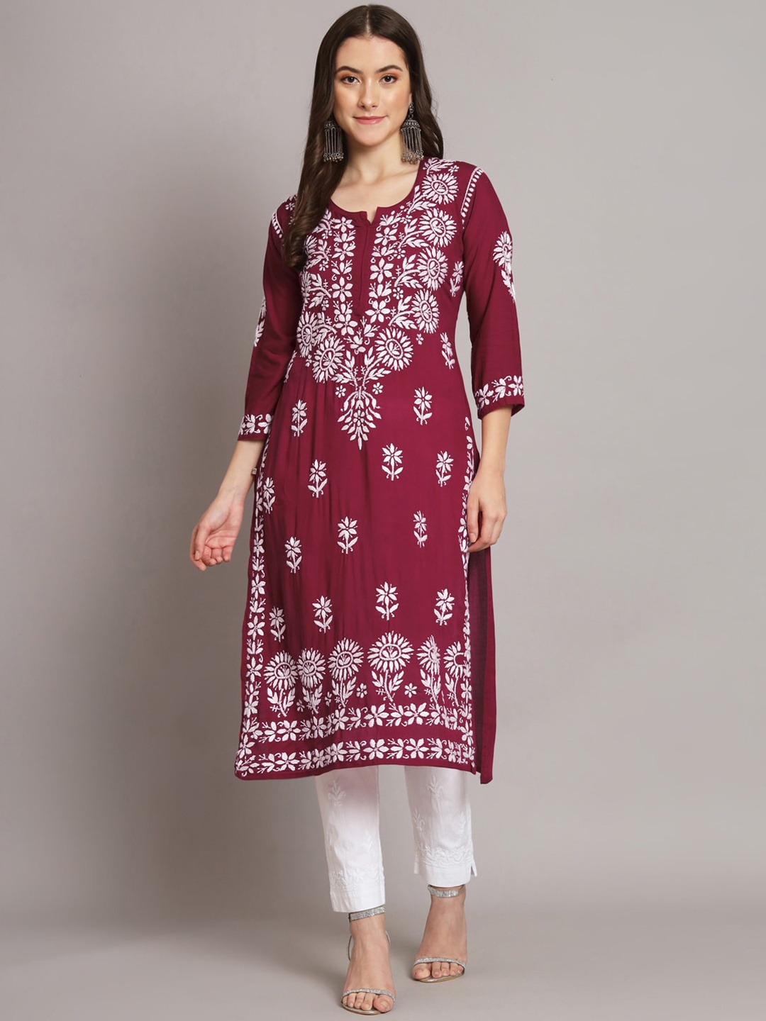 

PARAMOUNT CHIKAN Ethnic Motifs Chikankari Embroidered Kurta, Maroon
