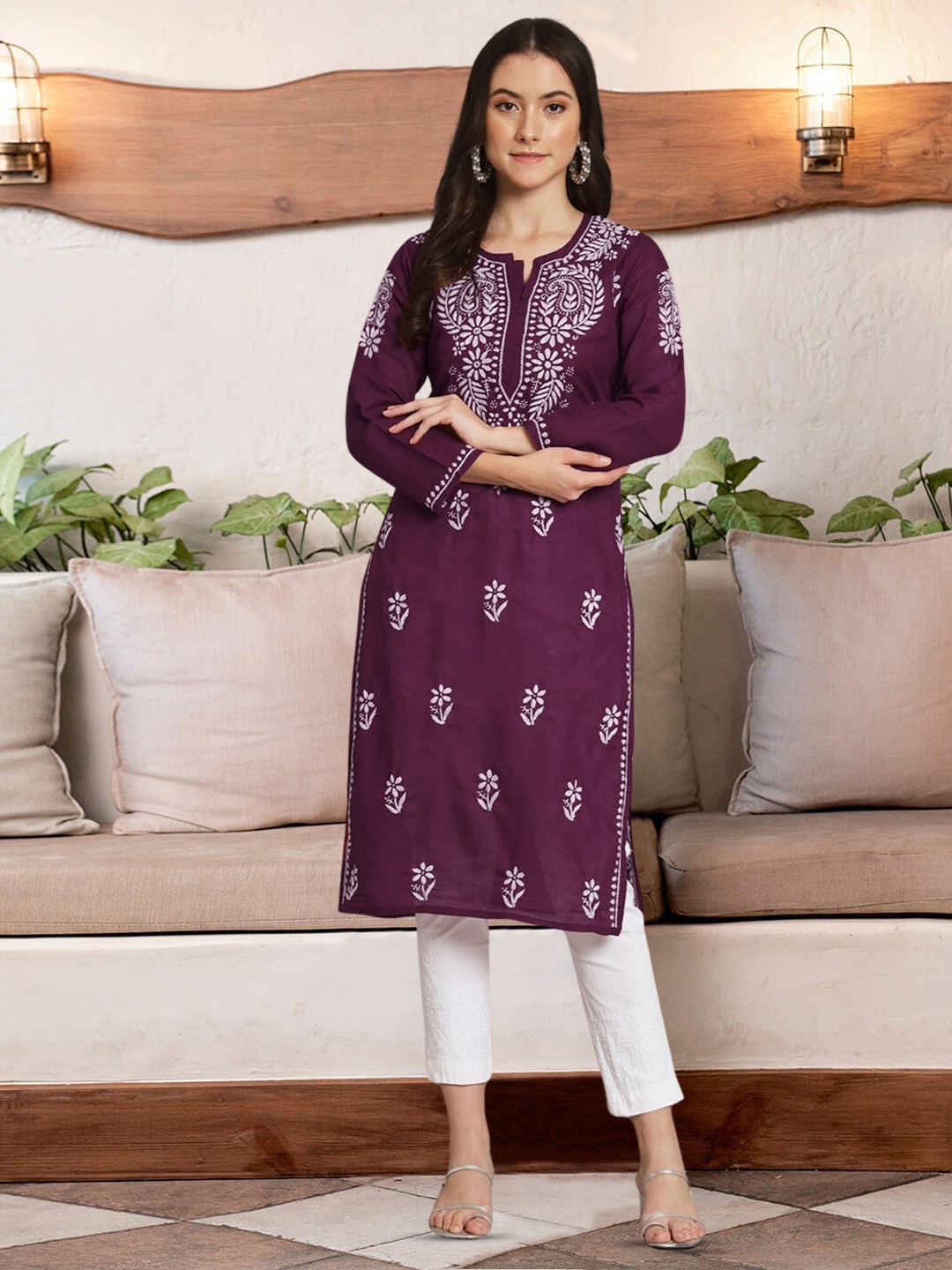 

PARAMOUNT CHIKAN Ethnic Motifs Chikankari Embroidered Cotton Kurta, Purple