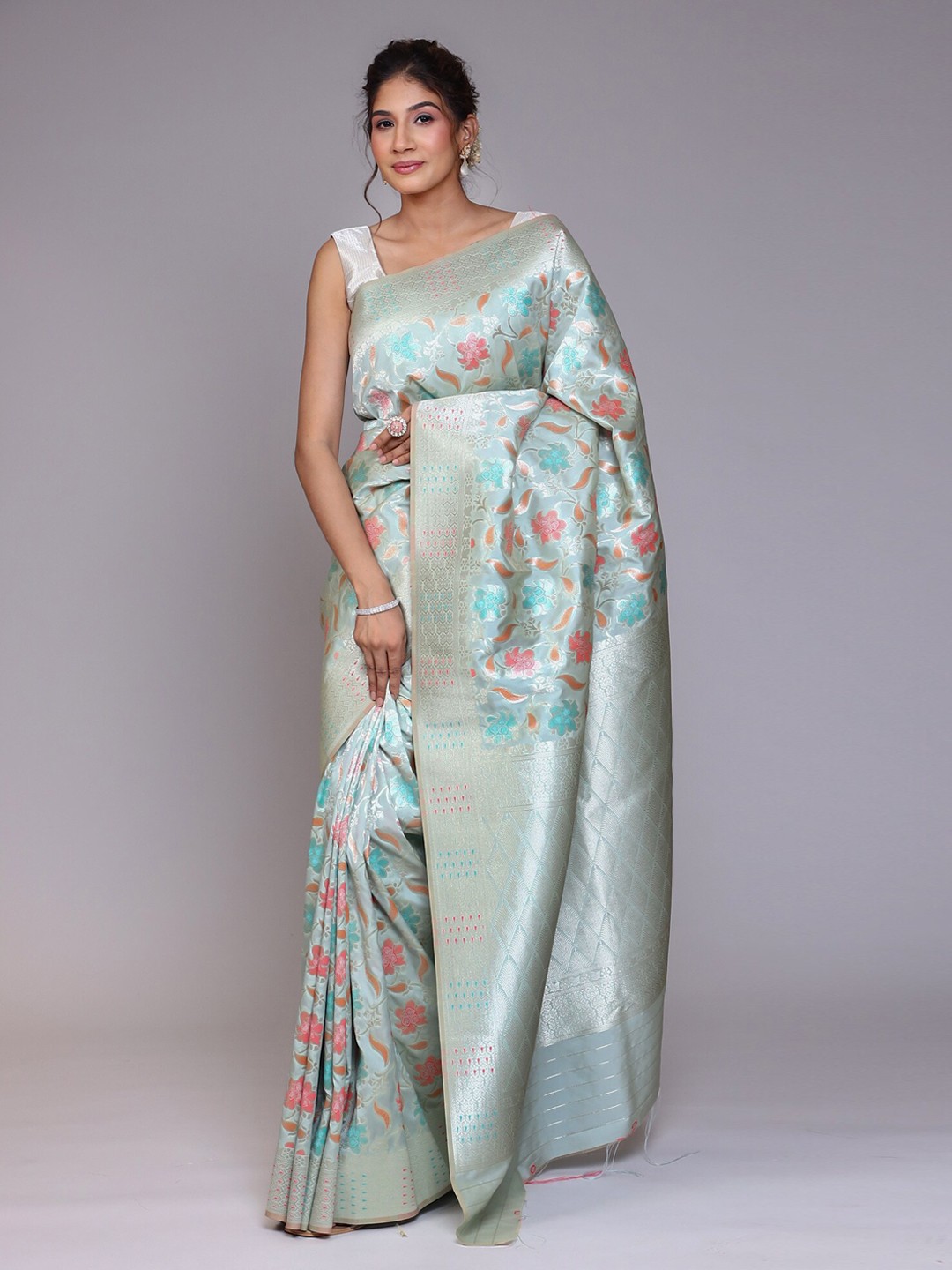 

ZARI Floral Woven Design Zari Silk Blend Saree, Green