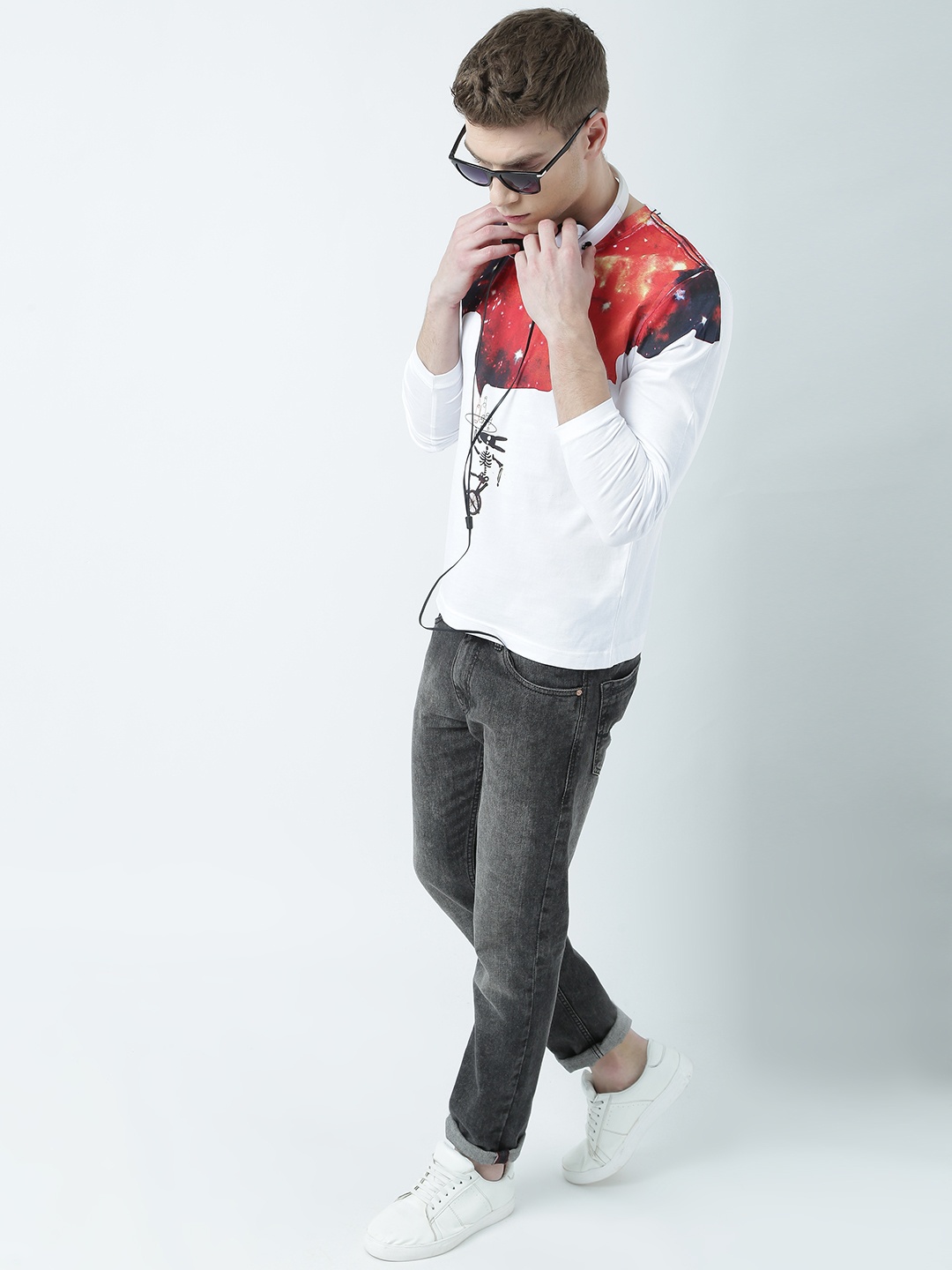 

Huetrap Men White Printed V-Neck T-shirt