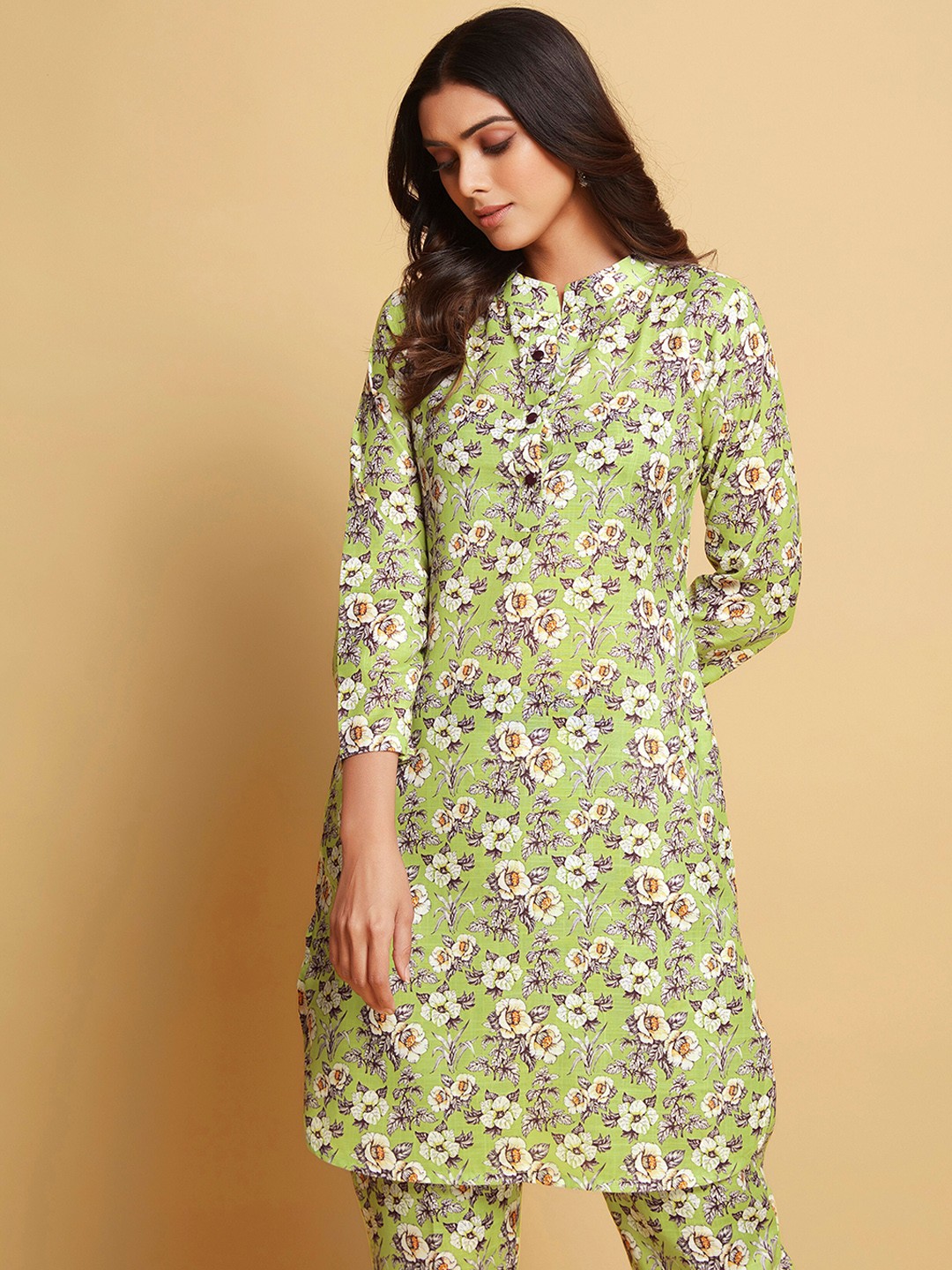

Sangria Green & White Floral Printed Linen Kurta With Trousers