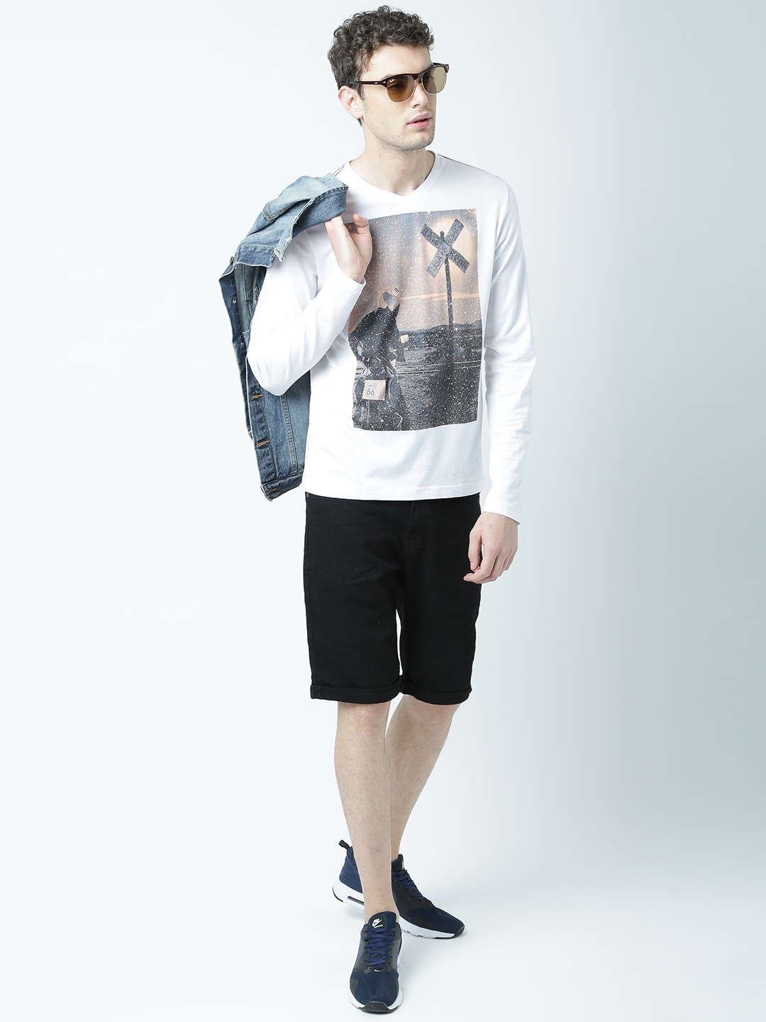 

Huetrap Men White Printed V-Neck T-shirt
