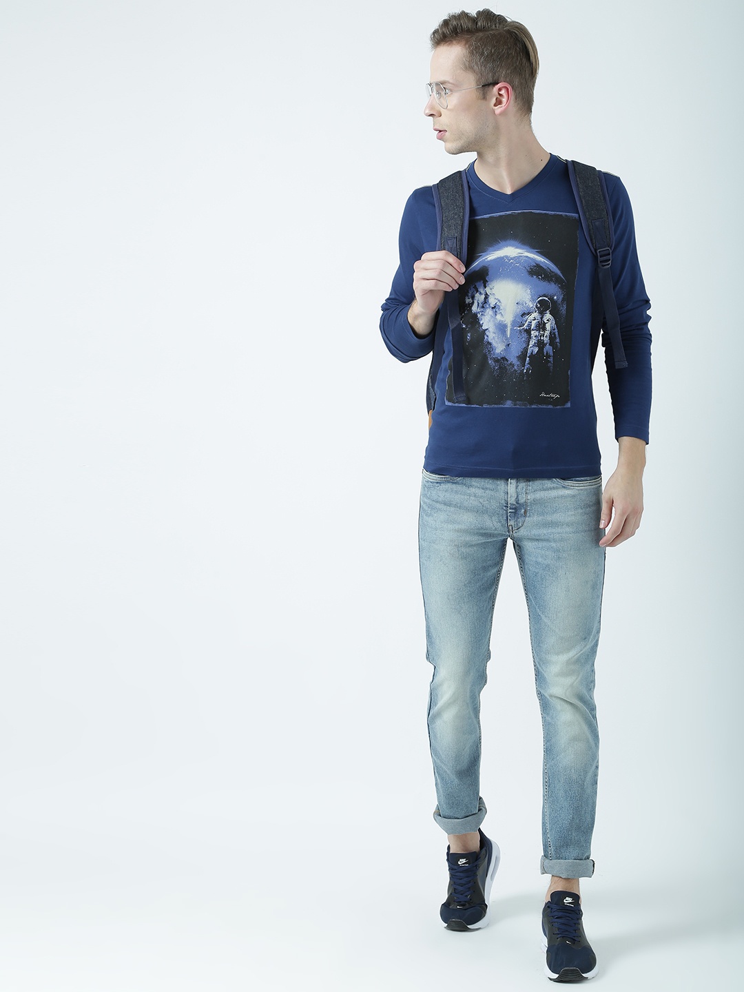 

Huetrap Men Navy Blue Printed V-Neck T-shirt
