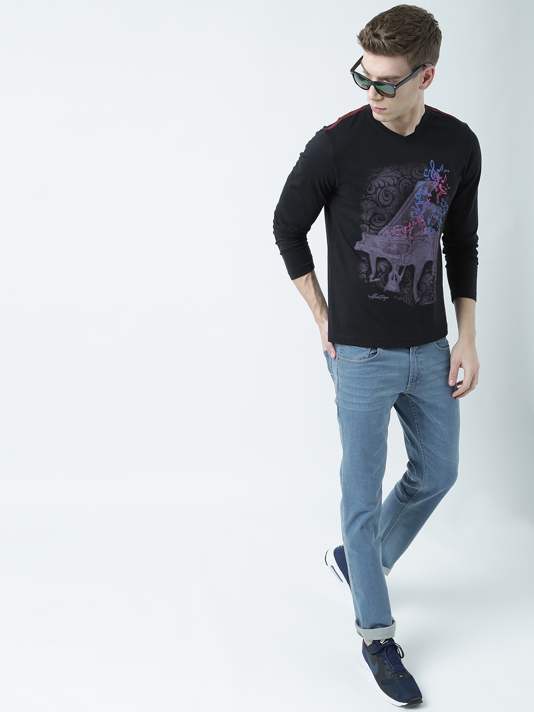 

Huetrap Men Black Printed V-Neck T-shirt