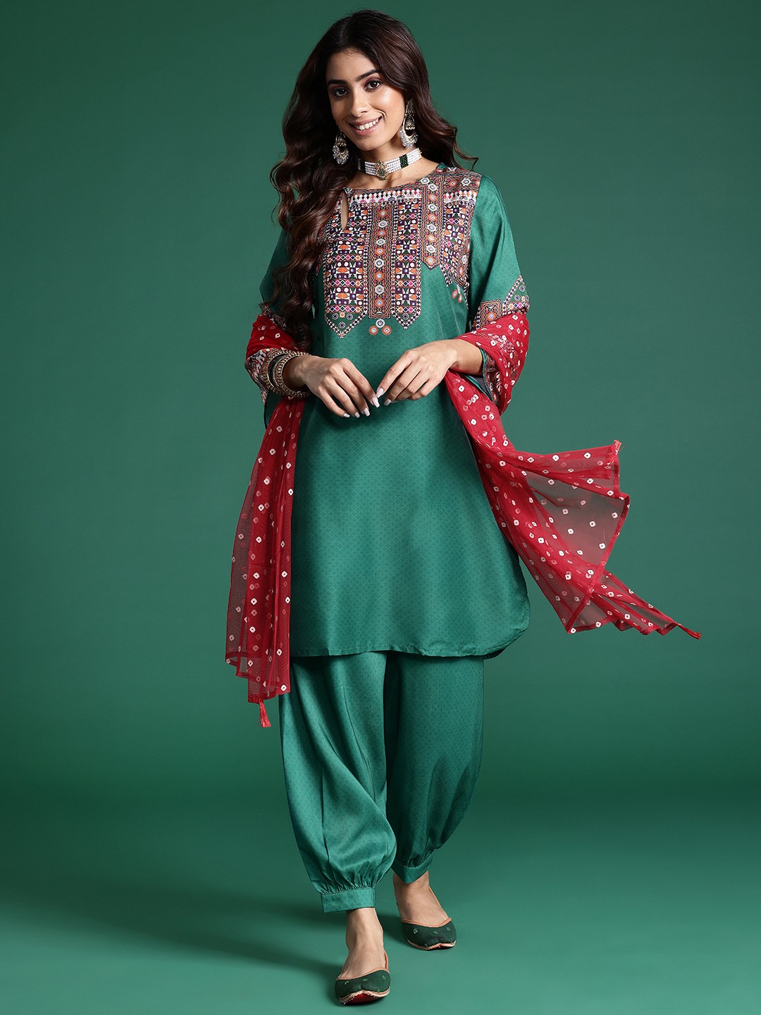 

Sangria Ethnic Motifs Printed Kurta with Salwar & Dupatta, Green
