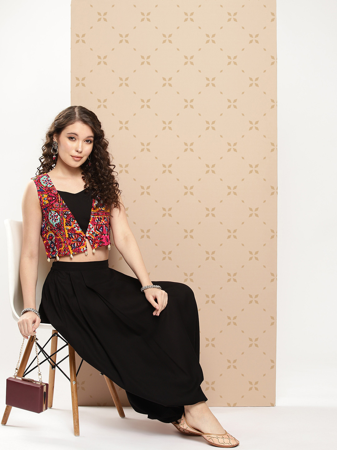 

Sangria Shoulder Straps Printed Ethnic Co-Ords, Black