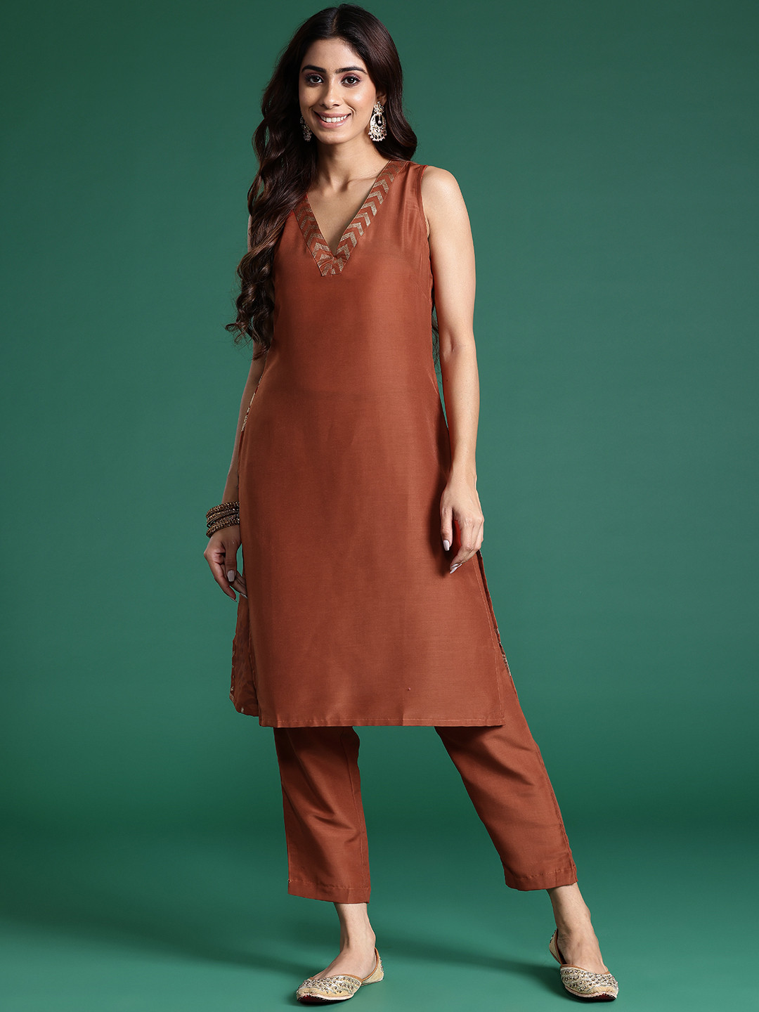 

Sangria Back Floral Print V-Neck Kurta with Trousers, Rust