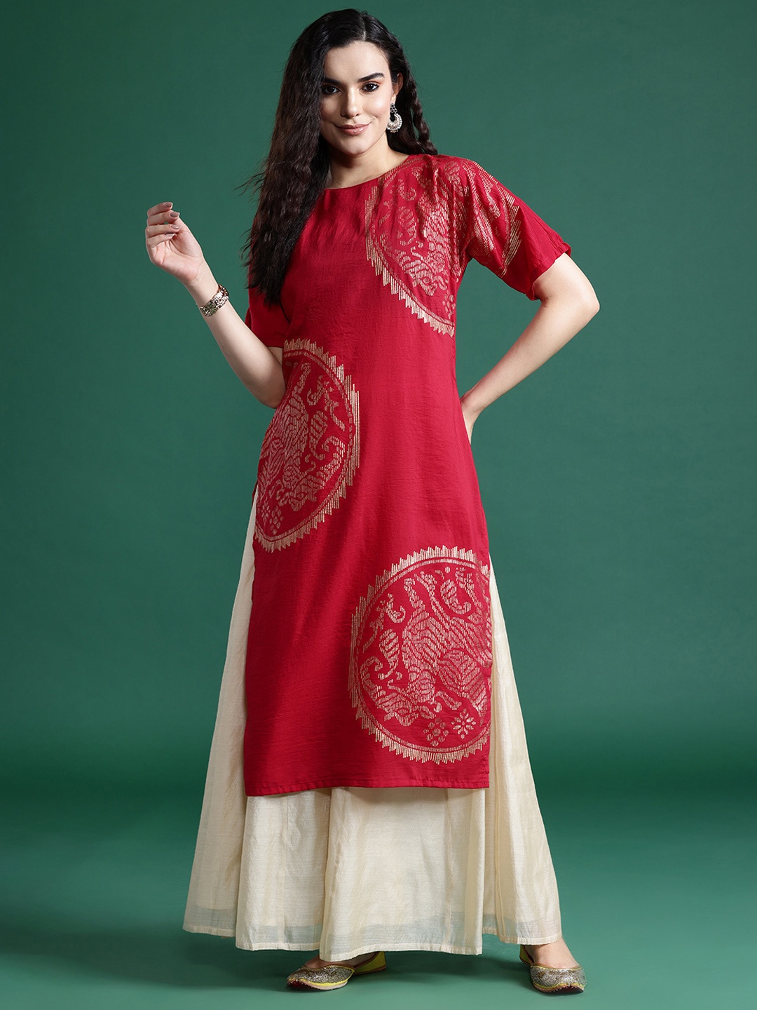 

Sangria Ethnic Motifs Foil Print Boat-Neck Straight Kurta, Red