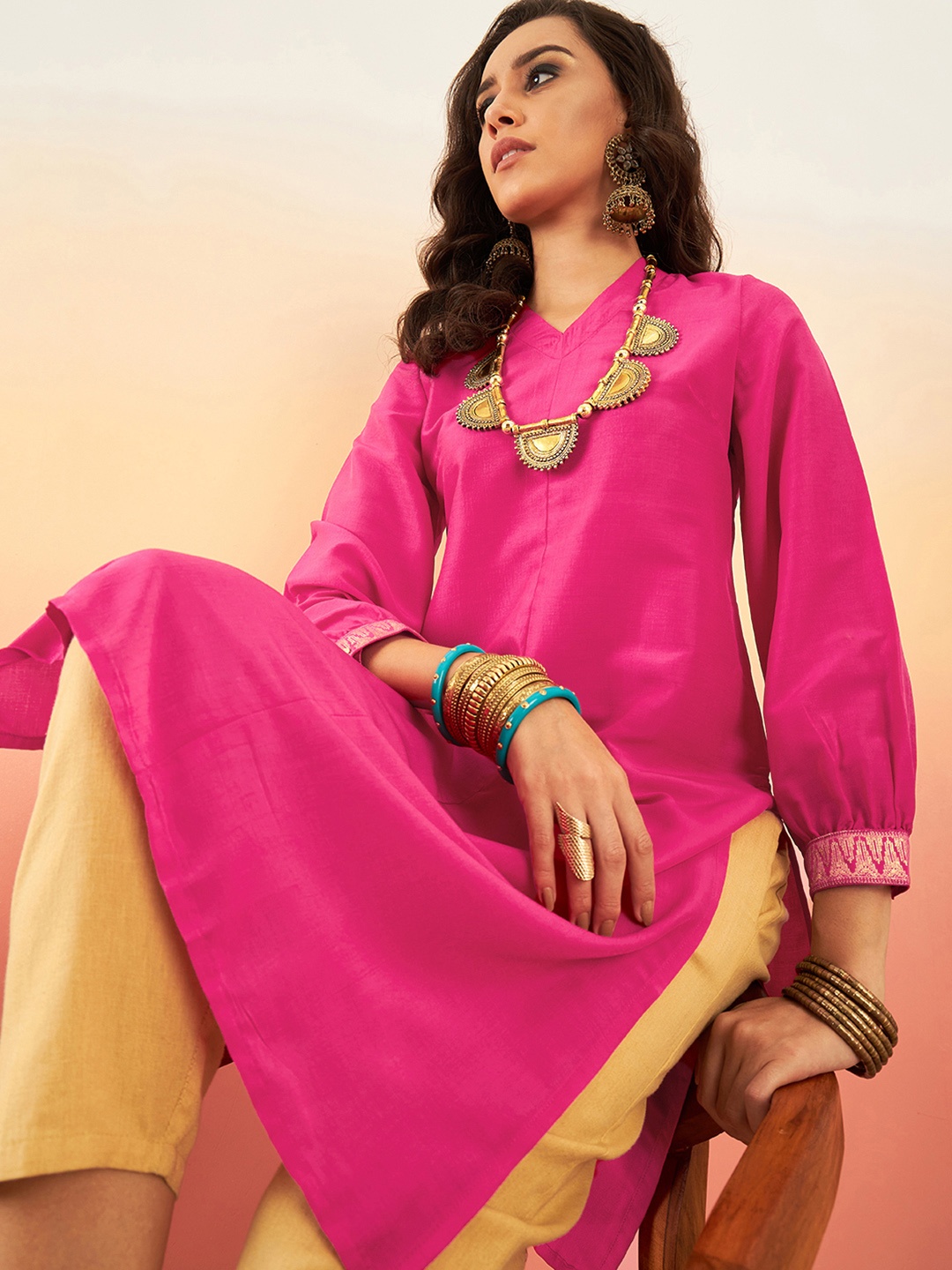 

Sangria Ethnic Printed Cuffed Sleeves Panelled Kurta, Pink