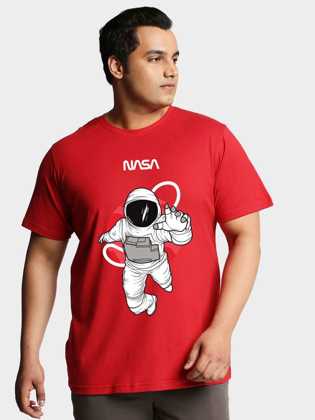 

Bewakoof Plus Size Men NASA Astronaut Graphic Printed Oversized T-shirt, Red