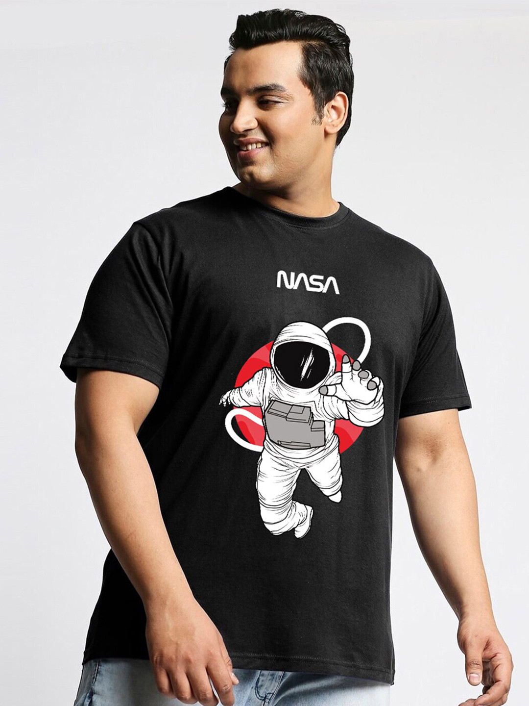 

Bewakoof x OFFICIAL NASA MERCHANDISE NASA Astronaut Printed Oversized Plus Size T-shirt, Black