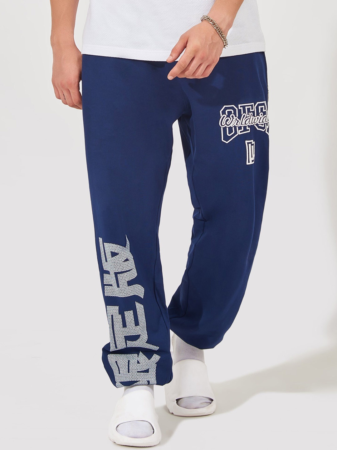 

Maniac Men Typography Printed Relaxed Fit Cotton Joggers, Blue