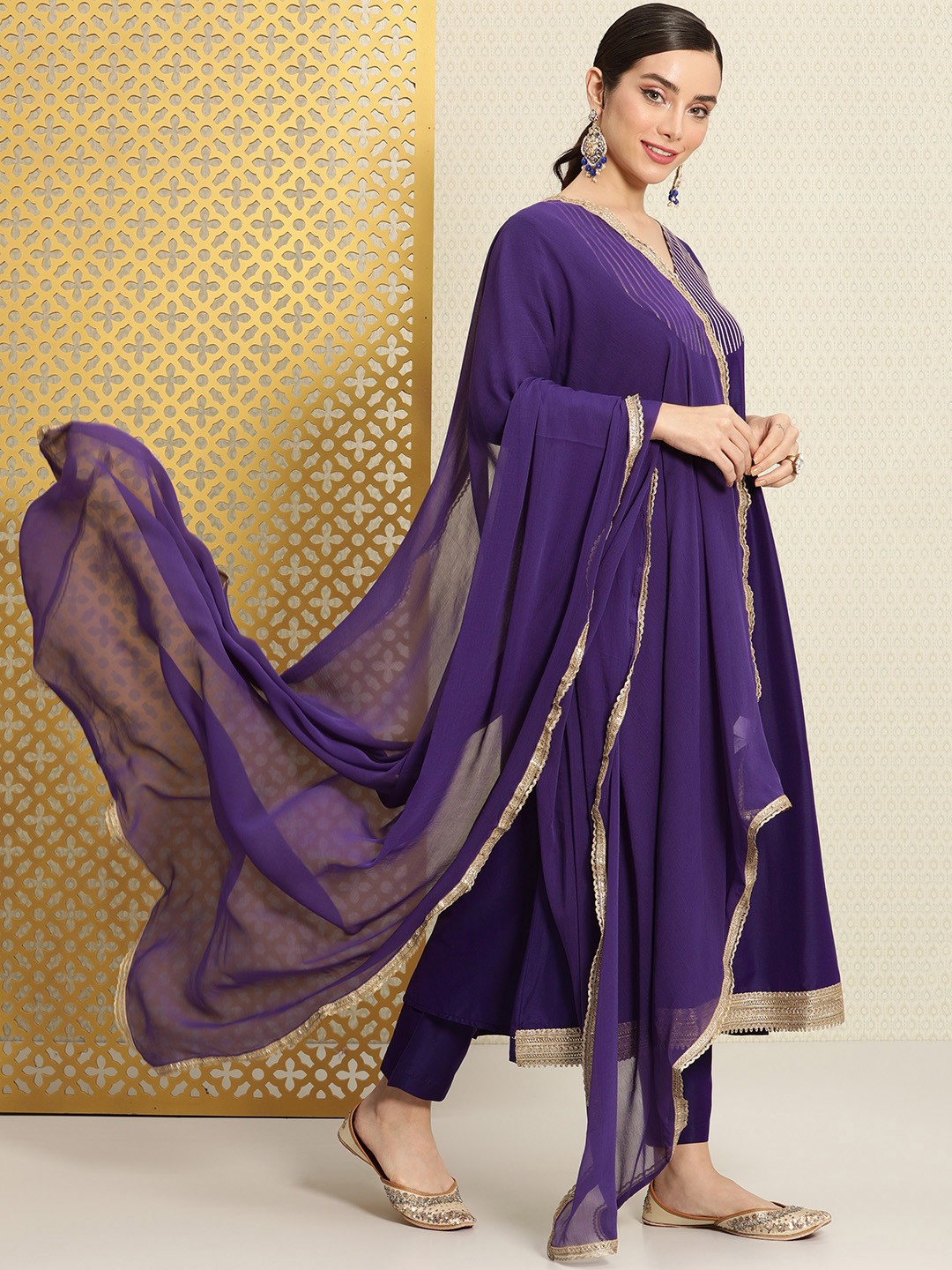 

House of Pataudi Women Yoke Design Regular Jashn Kurta With Trousers & Dupatta, Purple