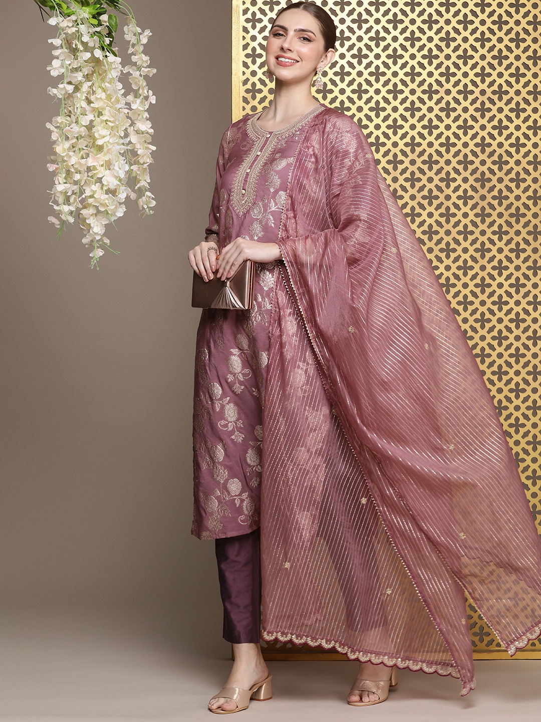 

House of Pataudi Jashn Ethnic Motifs Embroidered Thread Work Kurta with Trousers & Dupatta, Pink