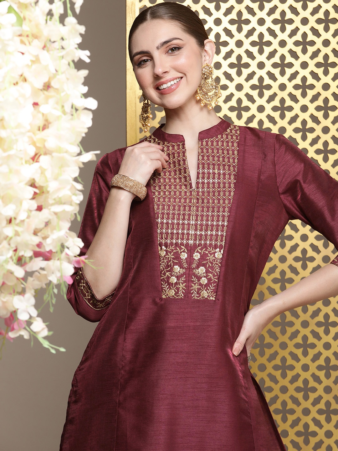 

House of Pataudi Ethnic Motifs Yoke Design Sequinned Jashn Kurta, Maroon
