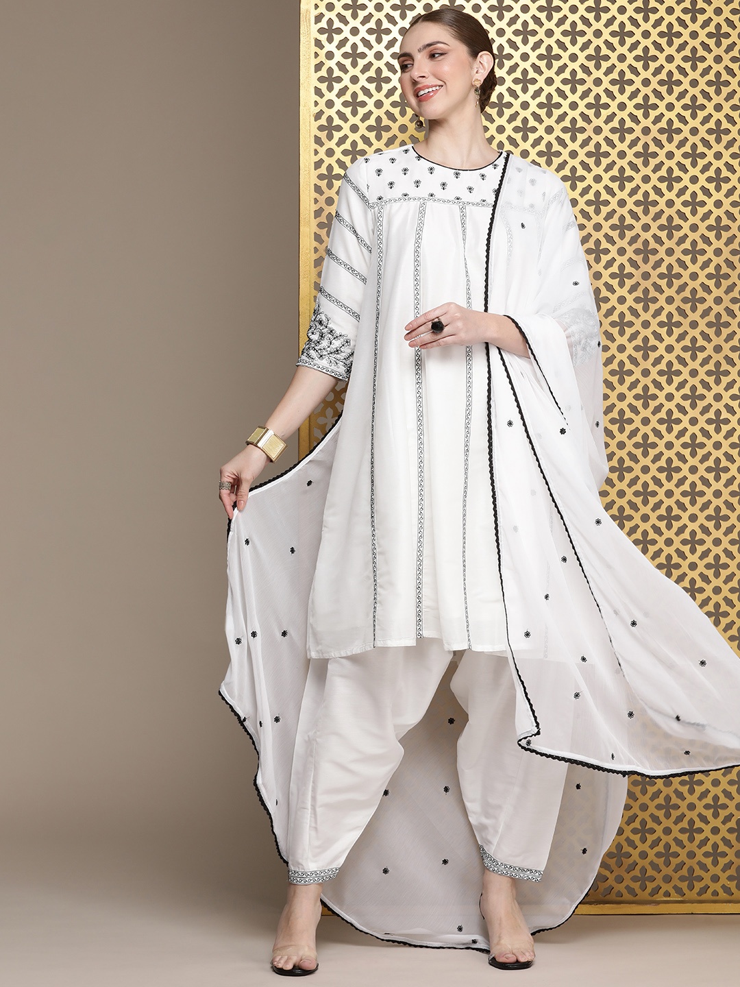 

House of Pataudi Jashn Ethnic Motifs Embroidered Kurta with Patiala & Dupatta, White