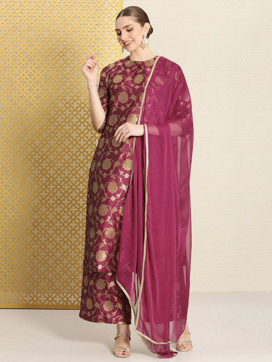 

House of Pataudi Women Jashn Floral Self-Design Kurta & Palazzos With Dupatta, Pink