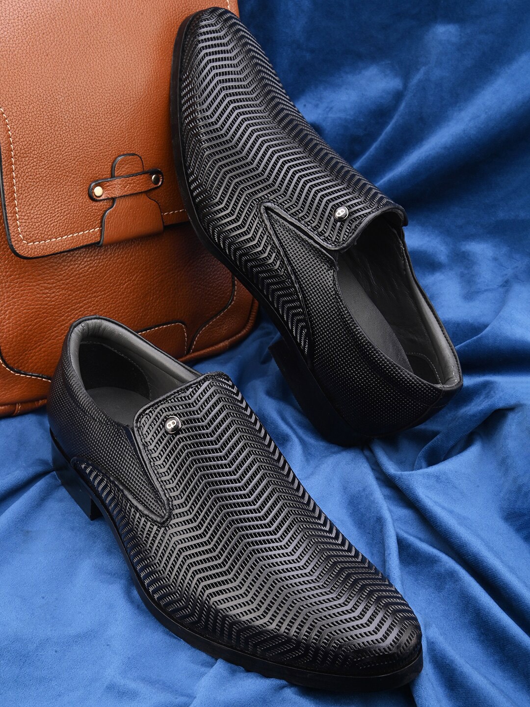 

pelle albero Men Textured Leather Formal Slip-On Shoes, Black