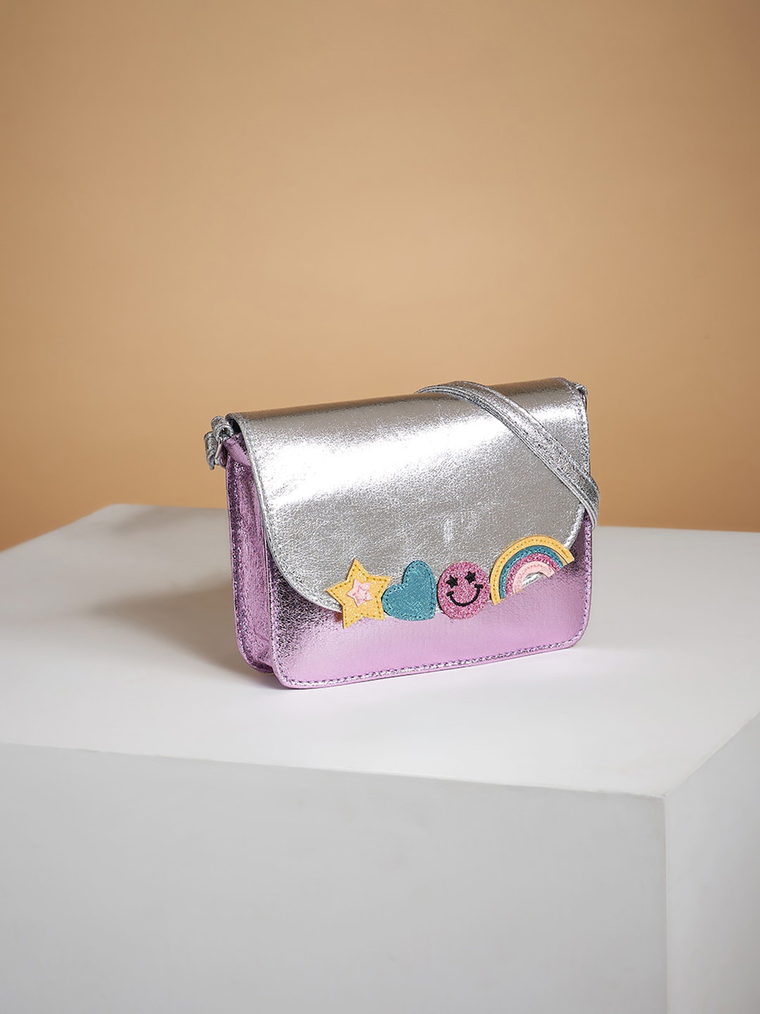 

Pantaloons Junior Girls Textured Sling Bag, Silver