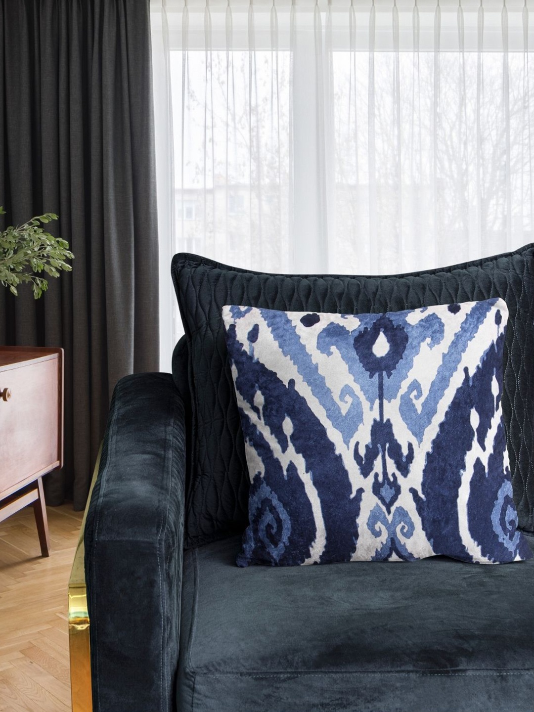 

Tasseled Home Delft Blue & White Ethnic Motifs Velvet Square Cushion Cover