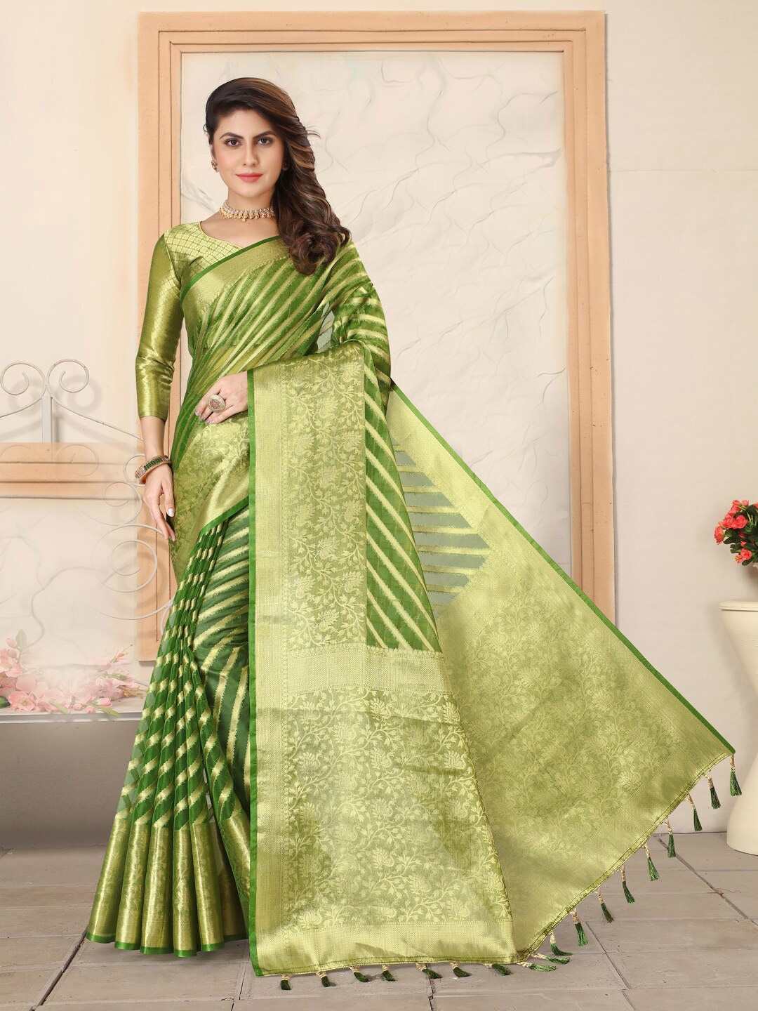 

PERFECT WEAR Woven Design Zari Organza Banarasi Saree, Green