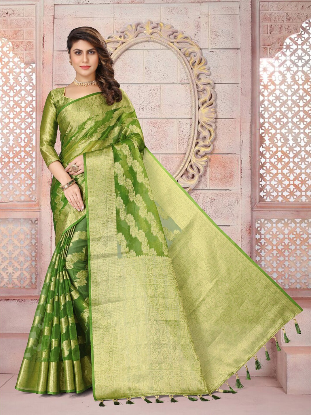 

PERFECT WEAR Woven Design Zari Organza Banarasi Saree, Green