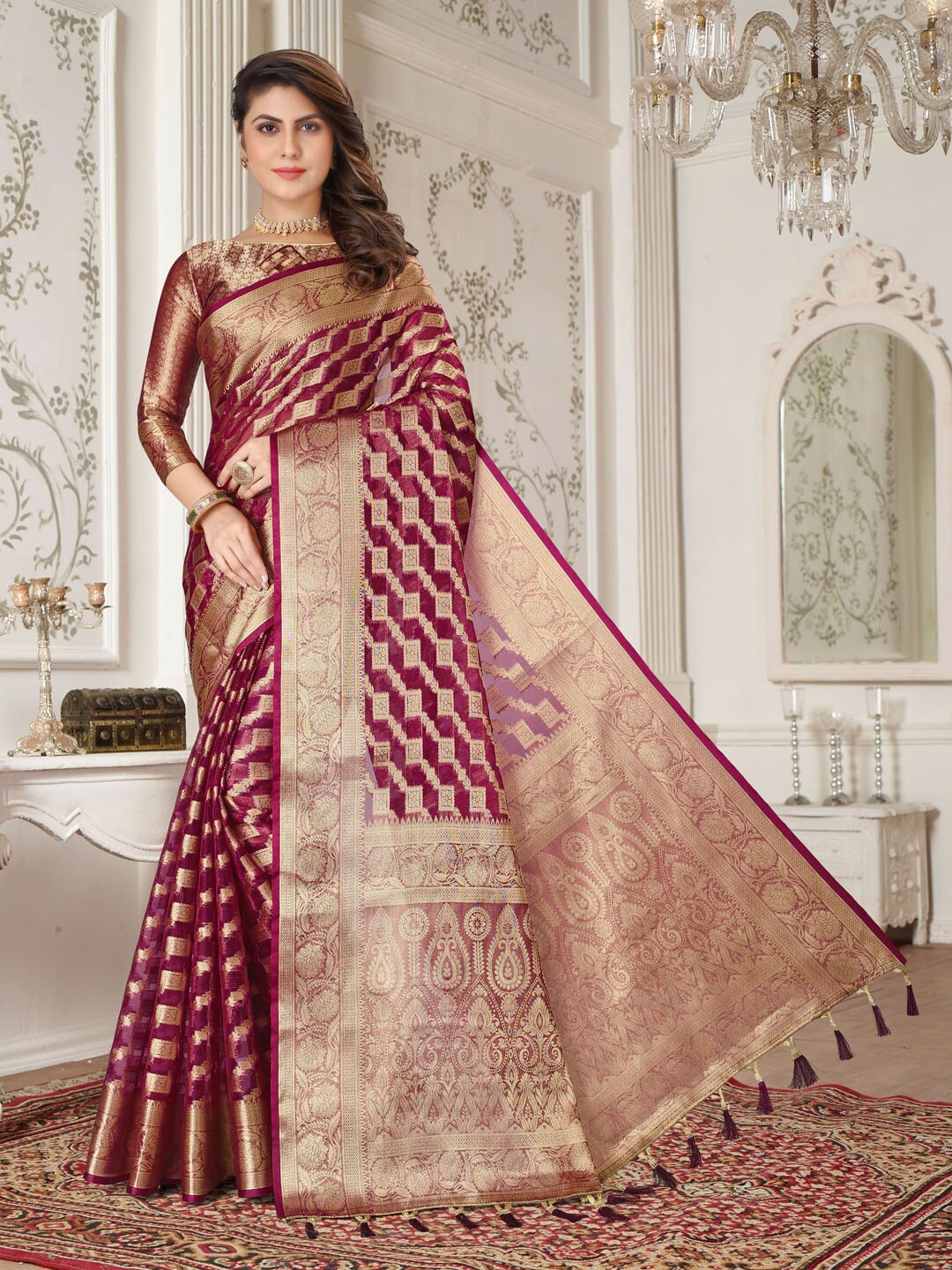 

PERFECT WEAR Woven Design Zari Organza Banarasi Saree, Burgundy