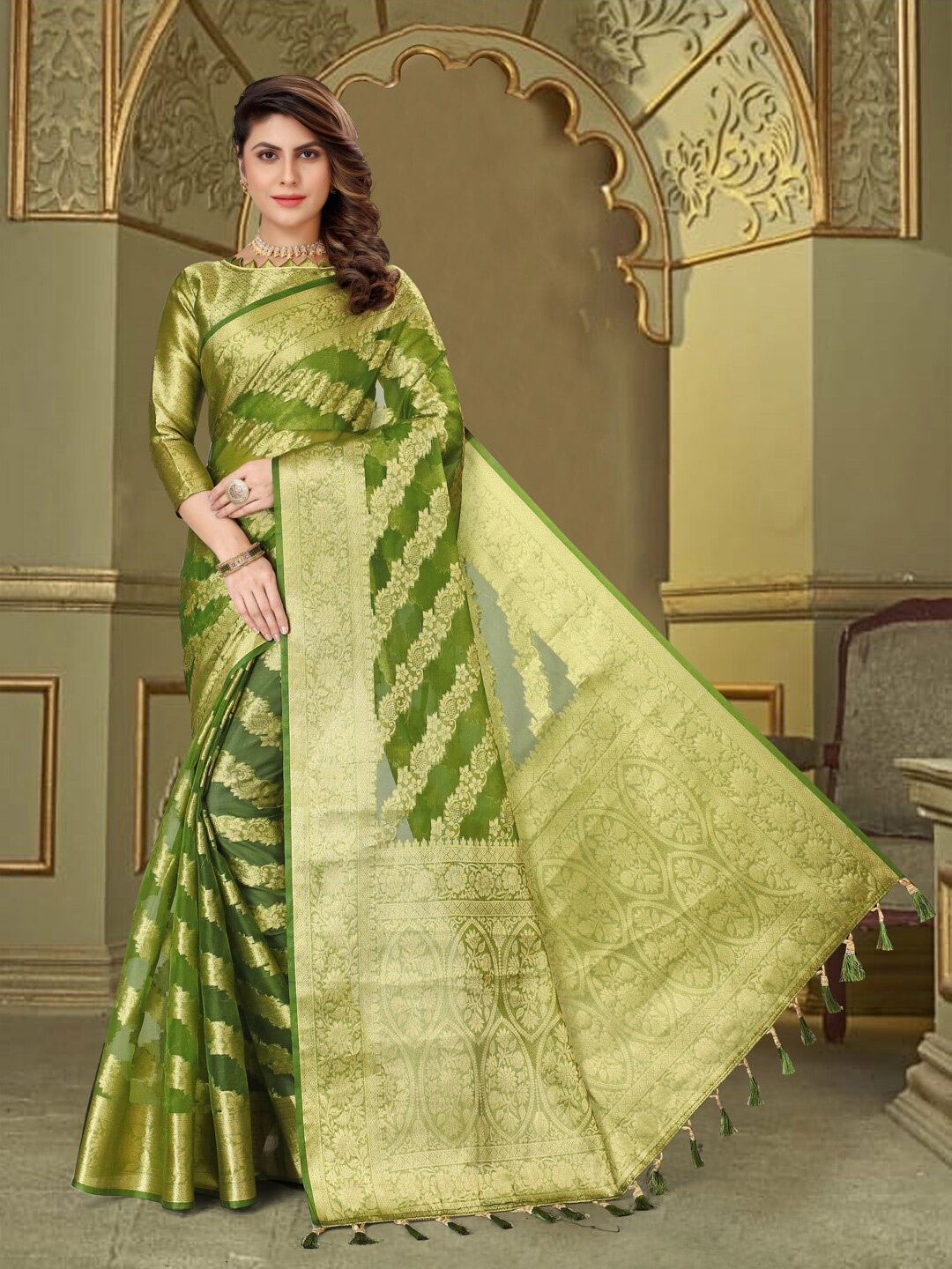 

PERFECT WEAR Floral Woven Design Zari Organza Banarasi Saree, Green