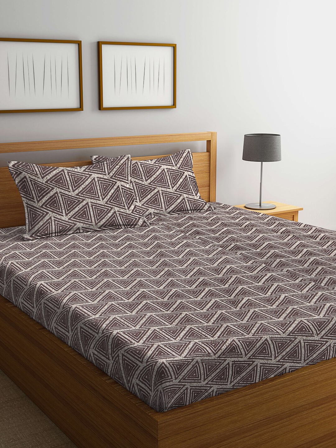 

KLOTTHE Brown Printed 300 TC King Bedsheet With 2 Pillow Covers