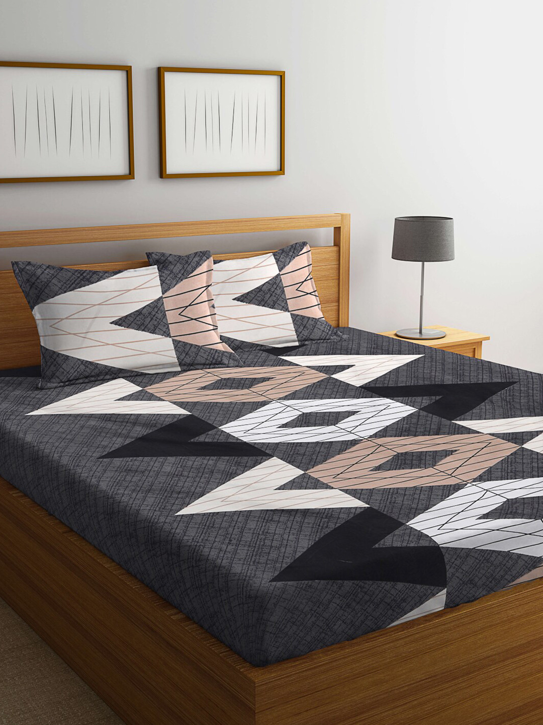 

KLOTTHE Grey & White Geometric Printed 300 TC King Bedsheet & 2 Pillow Covers