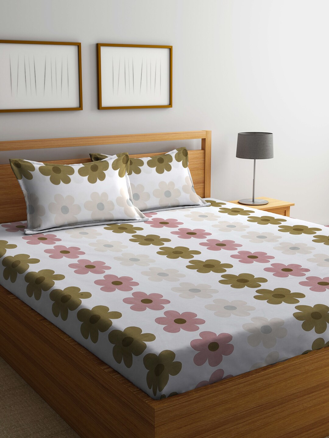 

KLOTTHE White & Olive-Green Floral-Printed 300TC King Bedsheet & 2 Pillow Covers